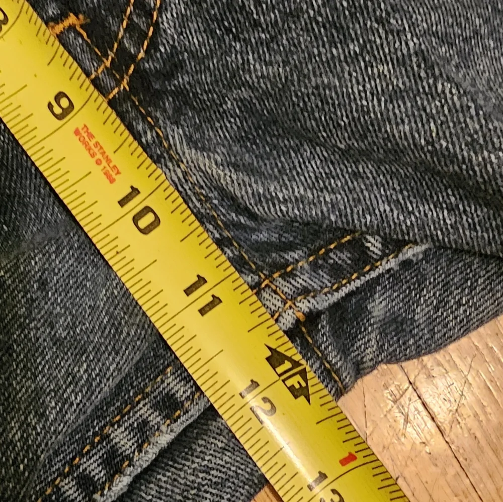 Levis pre loved